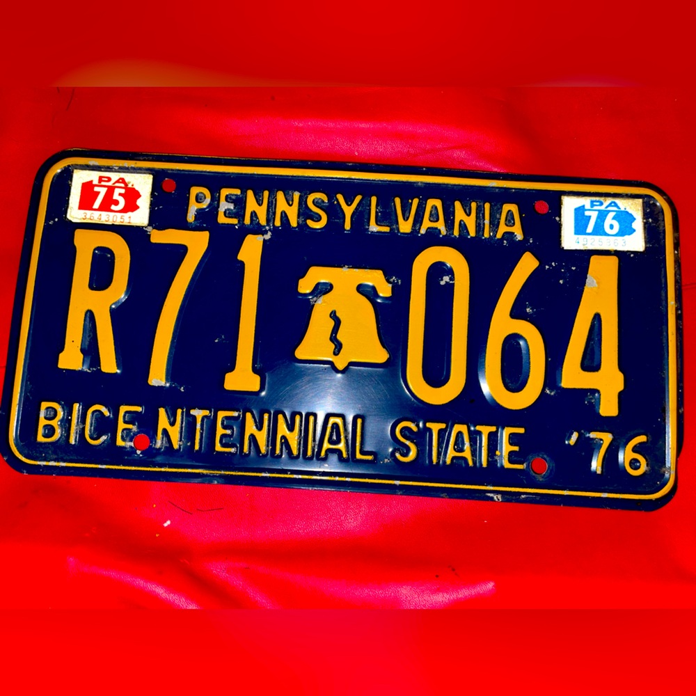Pennsylvania Vintage 1975-76 Bicentennial License Plate. R71-064